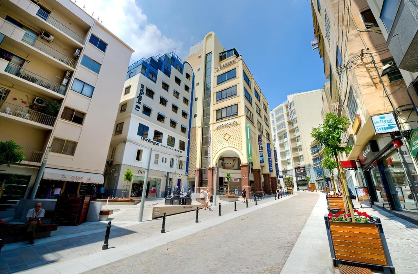 Apartment Superlative In Mercury Towers Saint Julian's