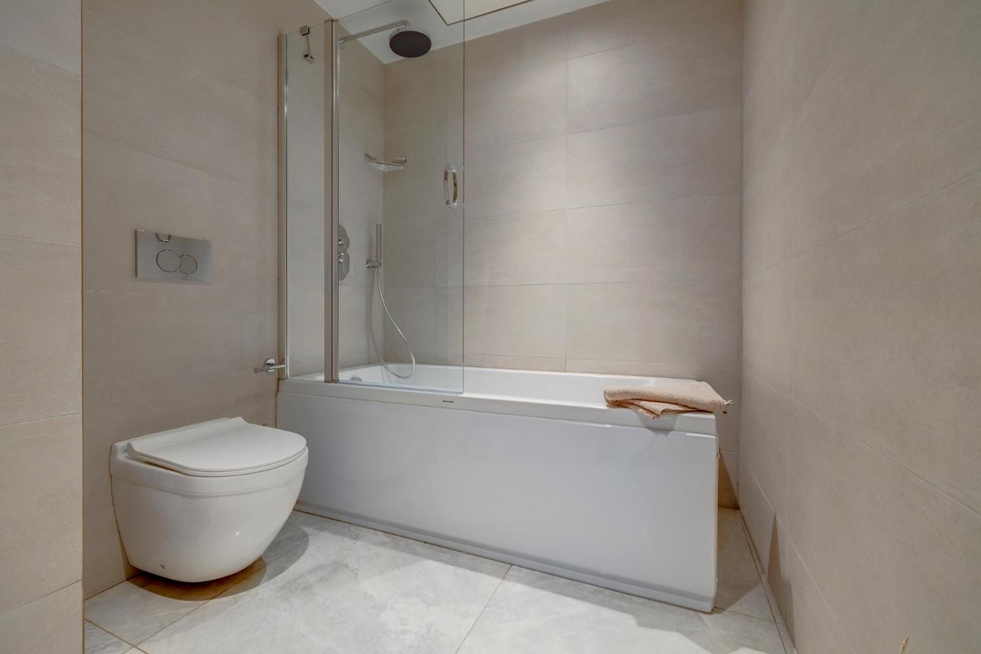 Superlative In Mercury Towers Apartment *