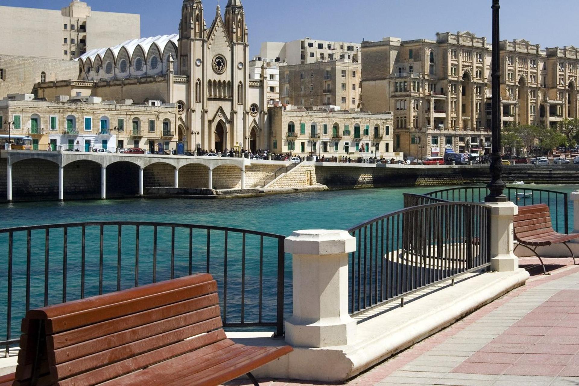 Apartment Superlative In Mercury Towers Saint Julian's