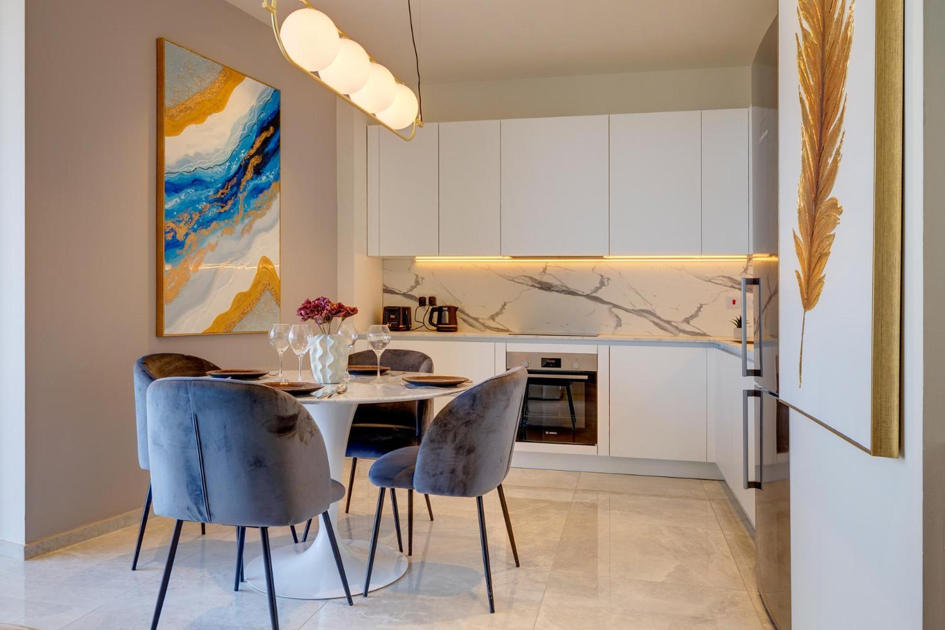 Superlative In Mercury Towers Apartment *